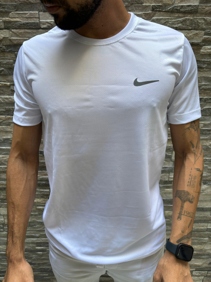 Camiseta Dry Fit - Compre 2 leve 3 + PERFUME BRINDE